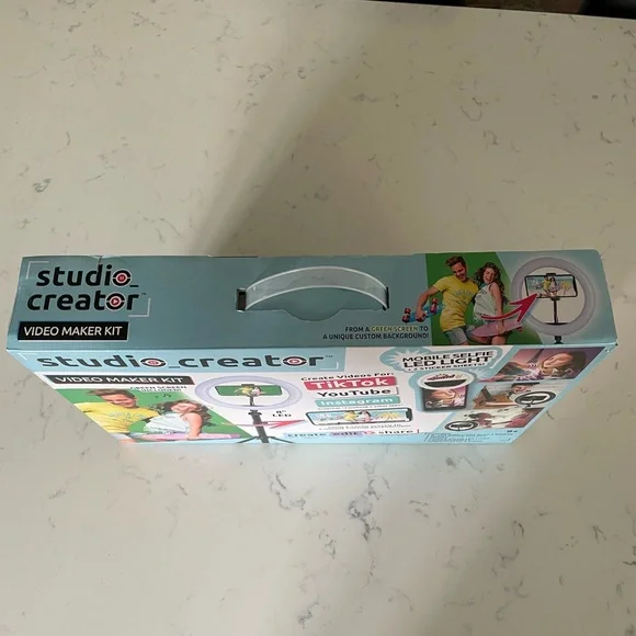 Studio Creator Video Creator Kit Light with Green Screen and Phone Mount Tripod. - Picture 7 of 7